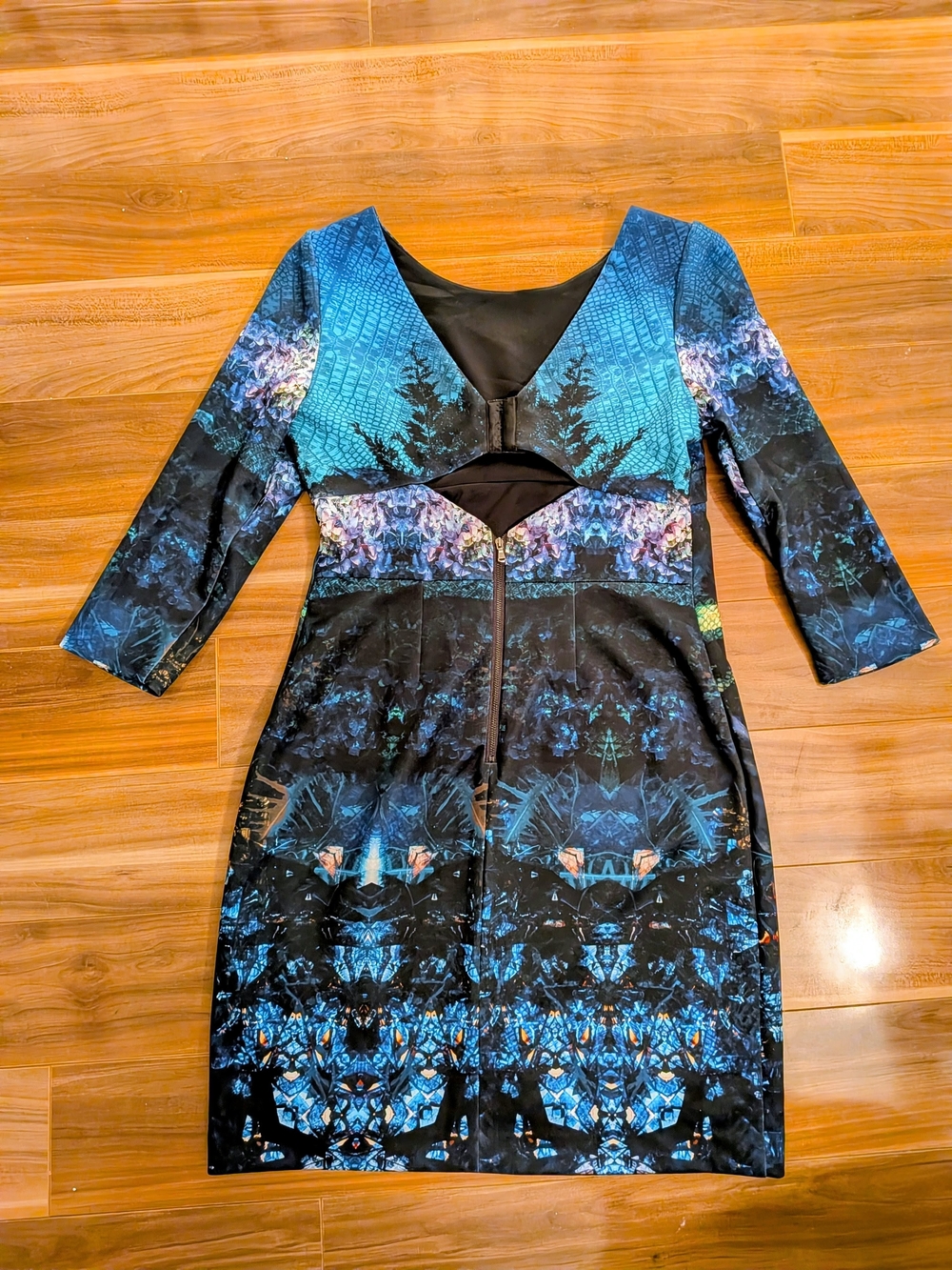 Betsey Johnson Kaleidoscope Rose Reptile Print Cutout Back Dress 10 - Picture 4 of 6